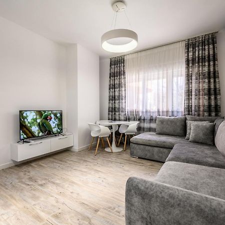 Miku Apartment-City Walk 1Bd Stylish Apartment 地拉那 外观 照片